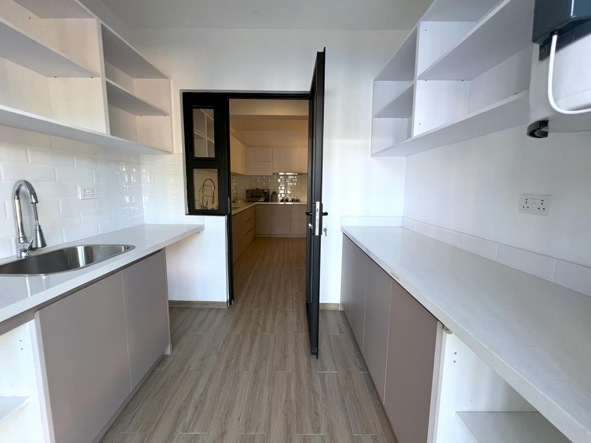 3 Bed Apartment with En Suite in Lavington - 6