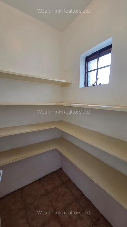 2 Bed Apartment with En Suite in Westlands Area - 12