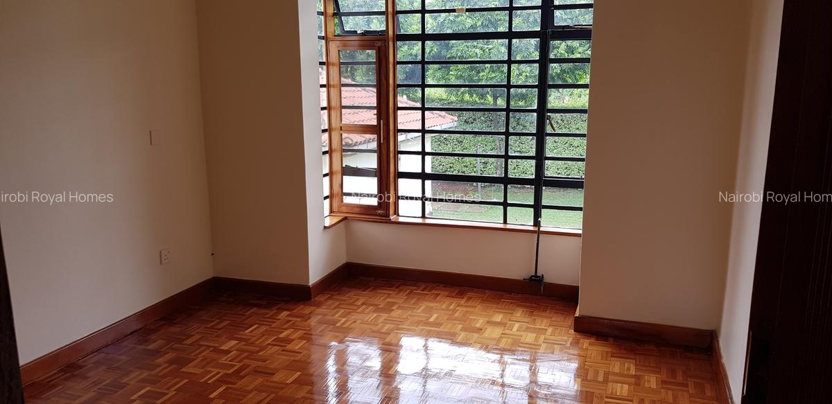 5 Bed House with En Suite at Rosslyn Heights - 9