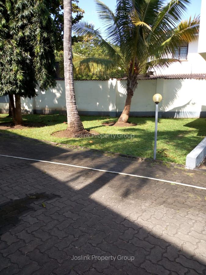 7 Bed Townhouse with En Suite at Greenwood Drive - 9