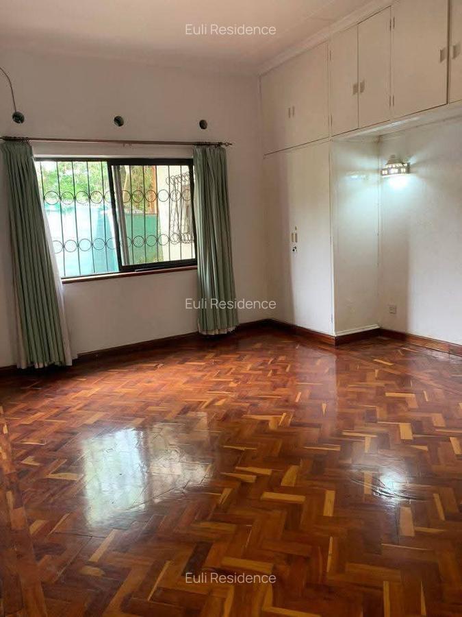 4 Bed House with En Suite at Spring Valley Rd - 10