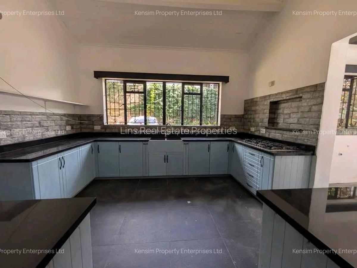 4 Bed Townhouse with En Suite in Lavington - 10