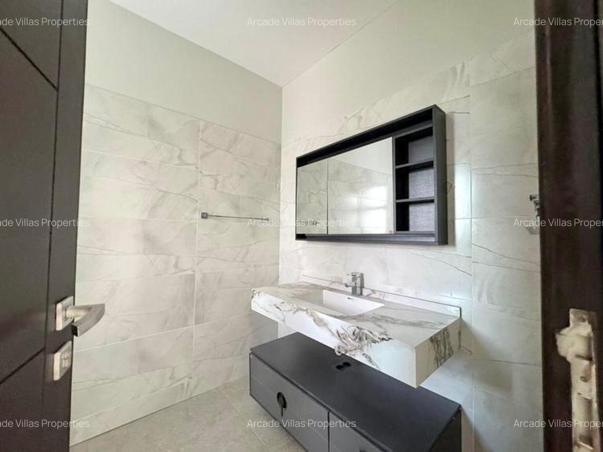 3 Bed Apartment with En Suite in Riverside - 12