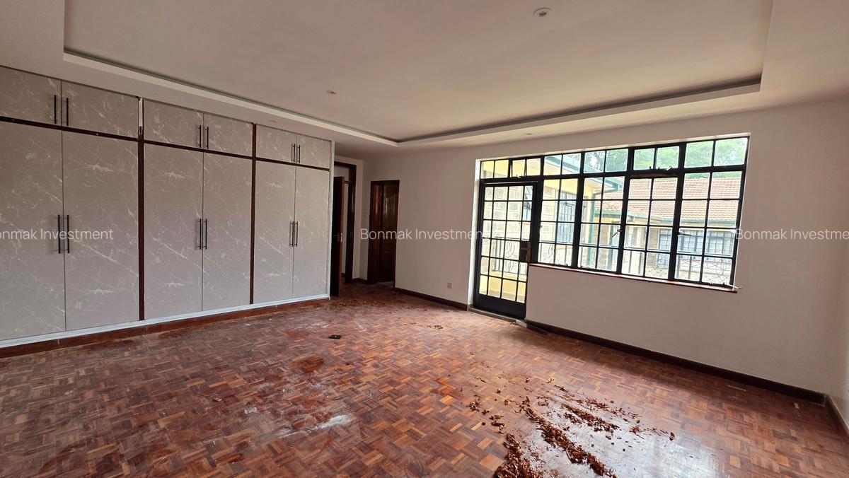 4 Bed Townhouse with En Suite at Lavington Green. - 5