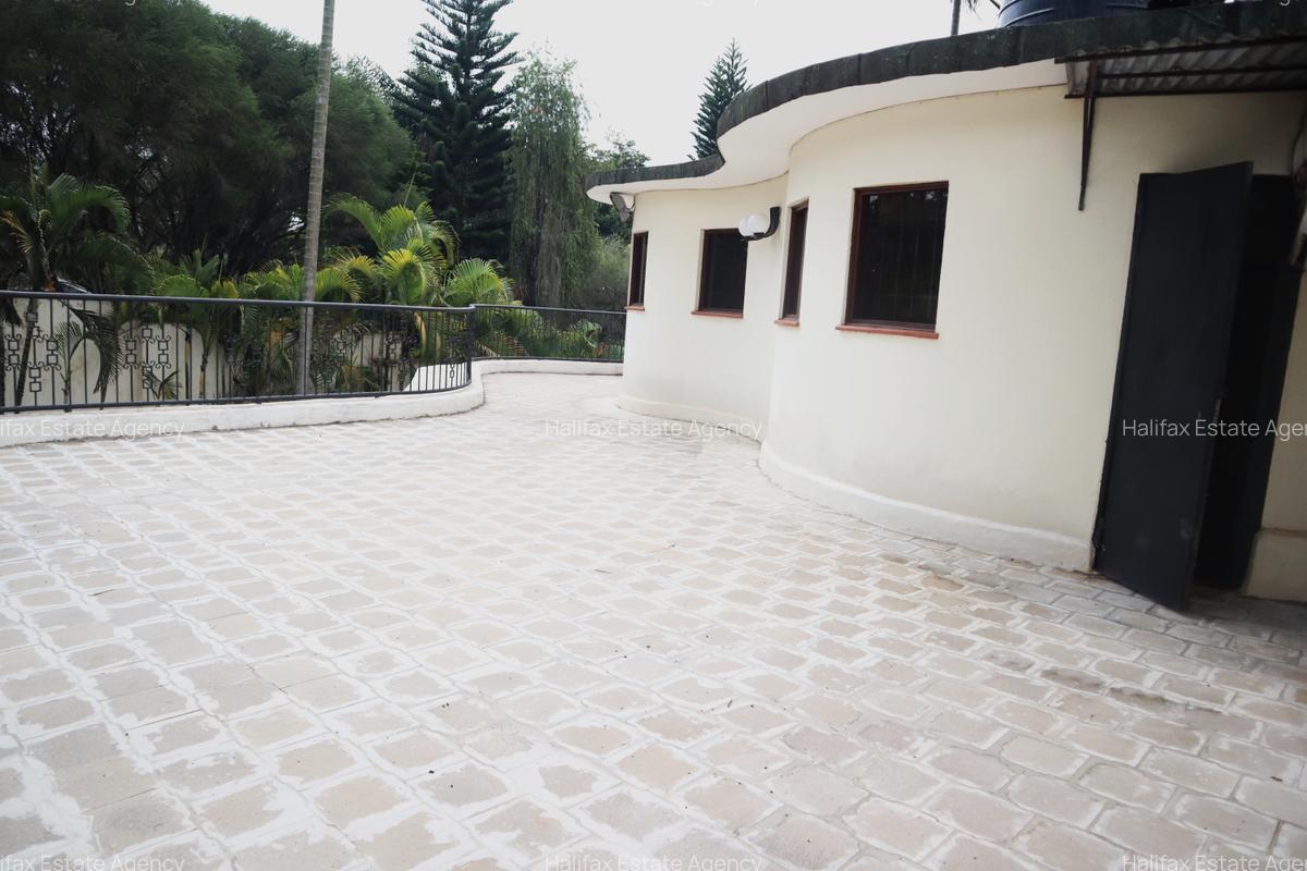 4 Bed Townhouse with En Suite - 13