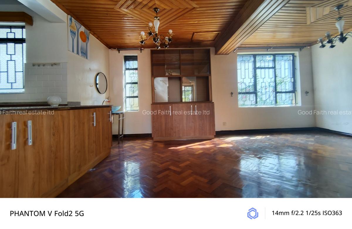 5 Bed House with En Suite in Runda - 8