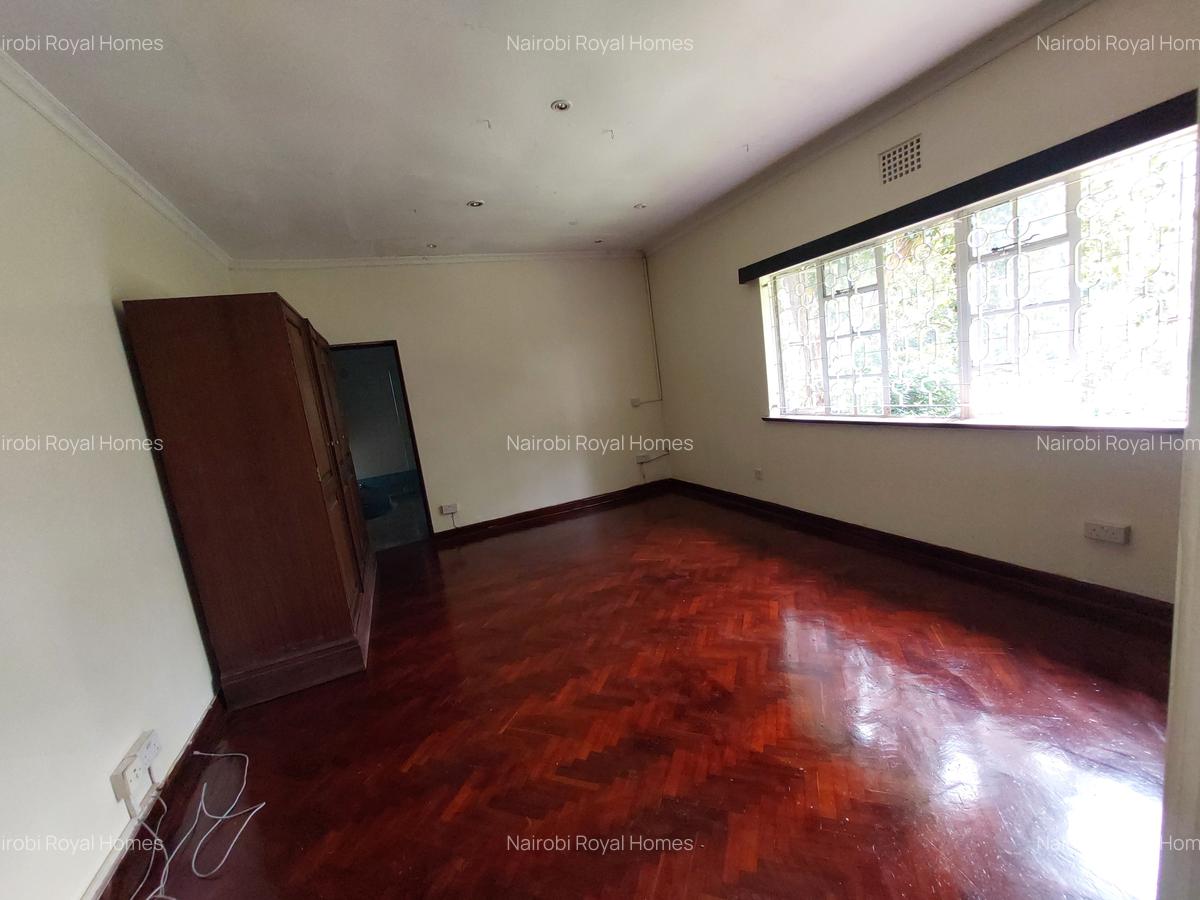 4 Bed House with En Suite at Lavington Green - 13