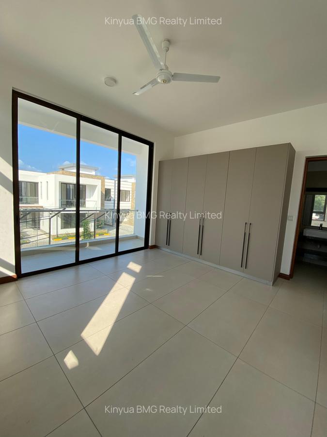 4 Bed Villa with En Suite in Nyali Area - 10
