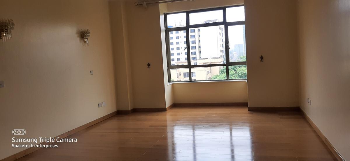 3 Bed Apartment with En Suite in Parklands - 14