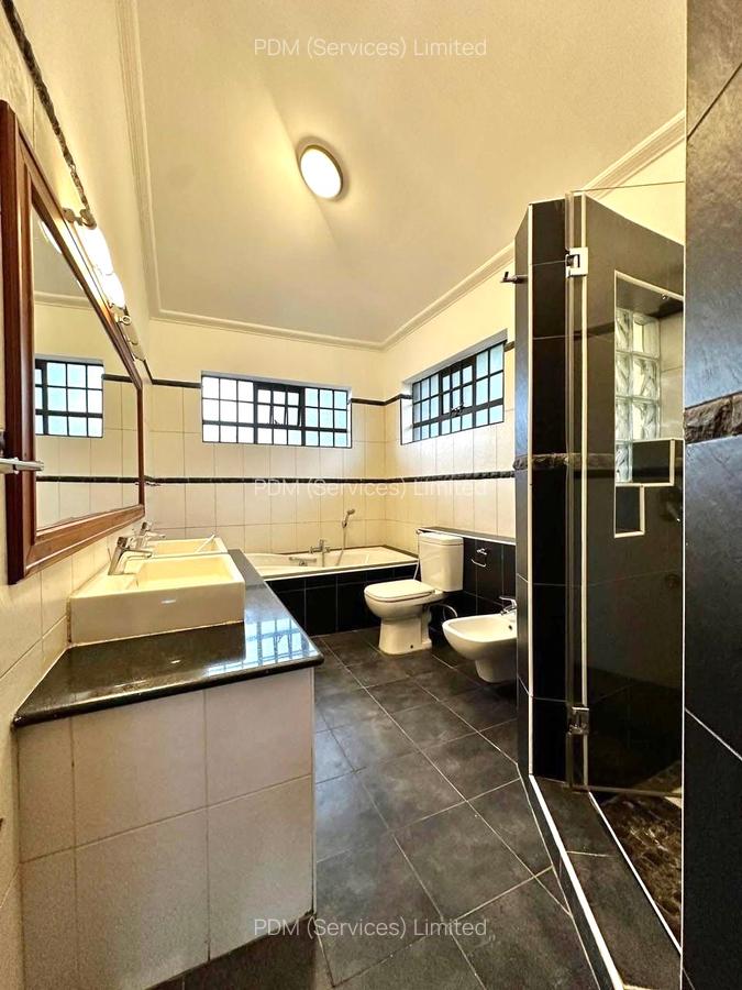 4 Bed Villa with En Suite in Spring Valley - 11