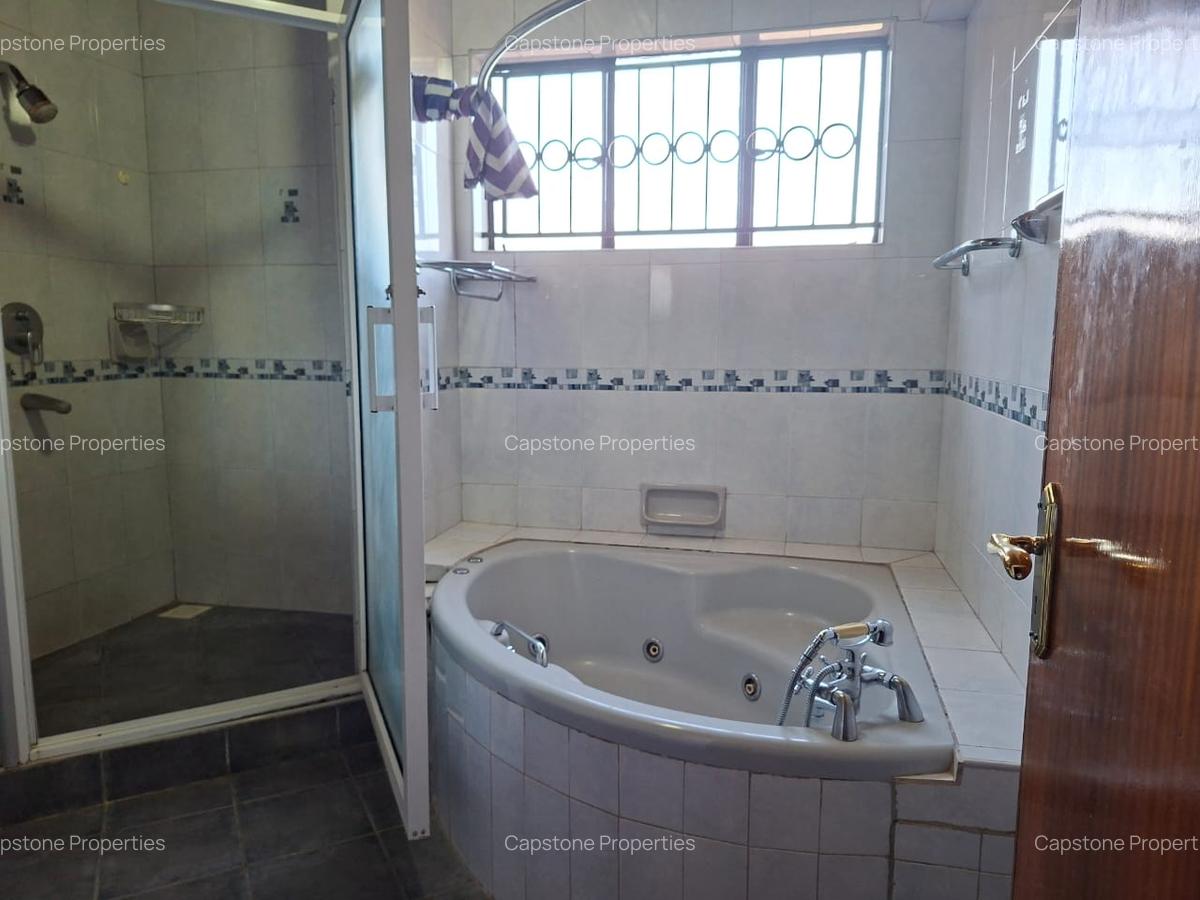 5 Bed House with En Suite in Runda - 12