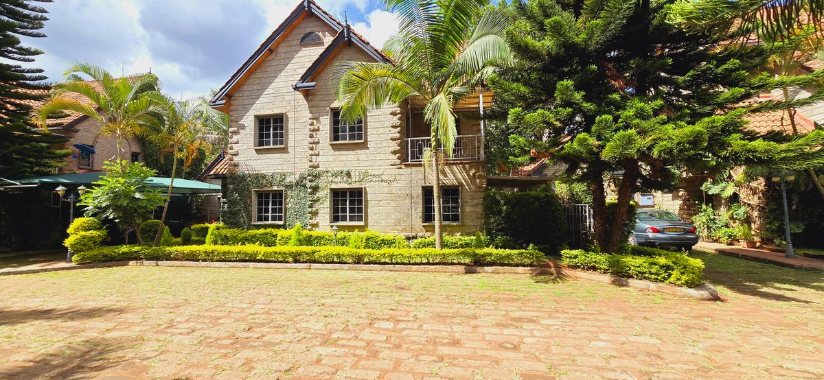 4 Bed Townhouse with En Suite at Othaya Road - 3