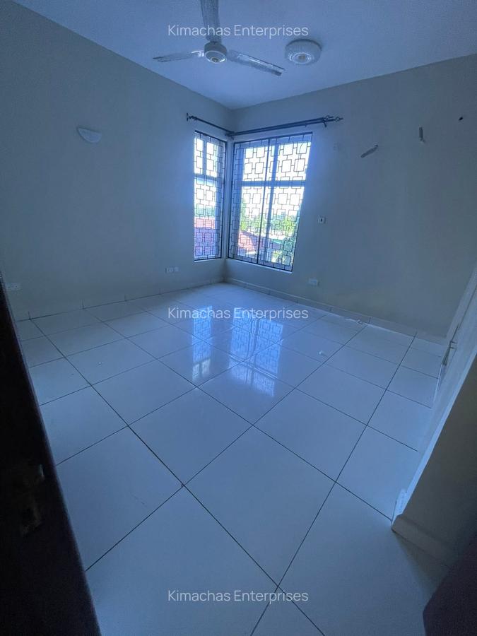 2 Bed Apartment with En Suite at Off Links Road - 20