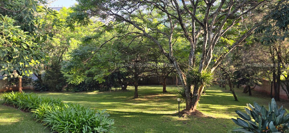 4 Bed House with En Suite in Lavington - 4