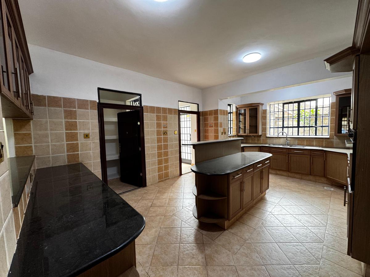 5 Bed Townhouse with En Suite in Lavington - 8