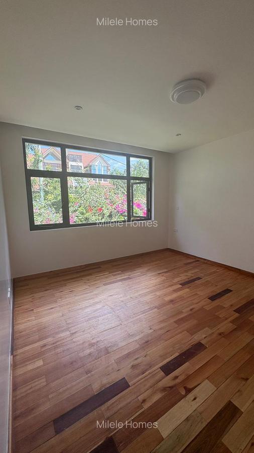 3 Bed Townhouse with En Suite at 4Th Avenue - 7