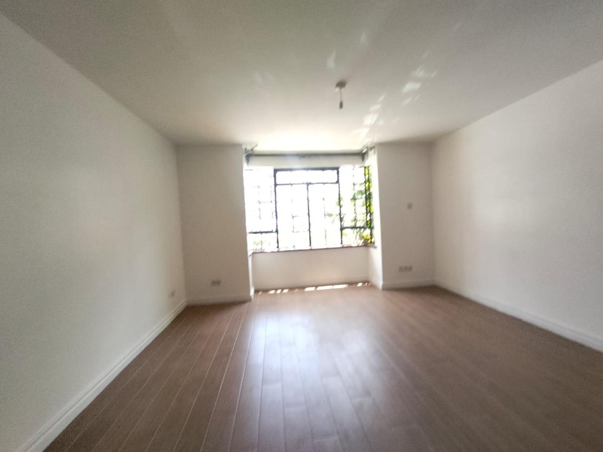 3 Bed Apartment with En Suite in Lavington - 12