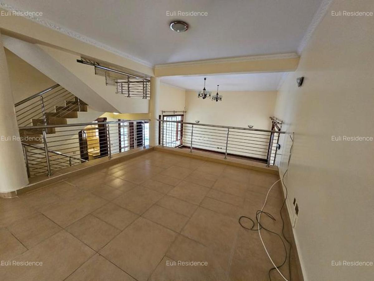 4 Bed Townhouse with En Suite at Kyuna Crescent - 5