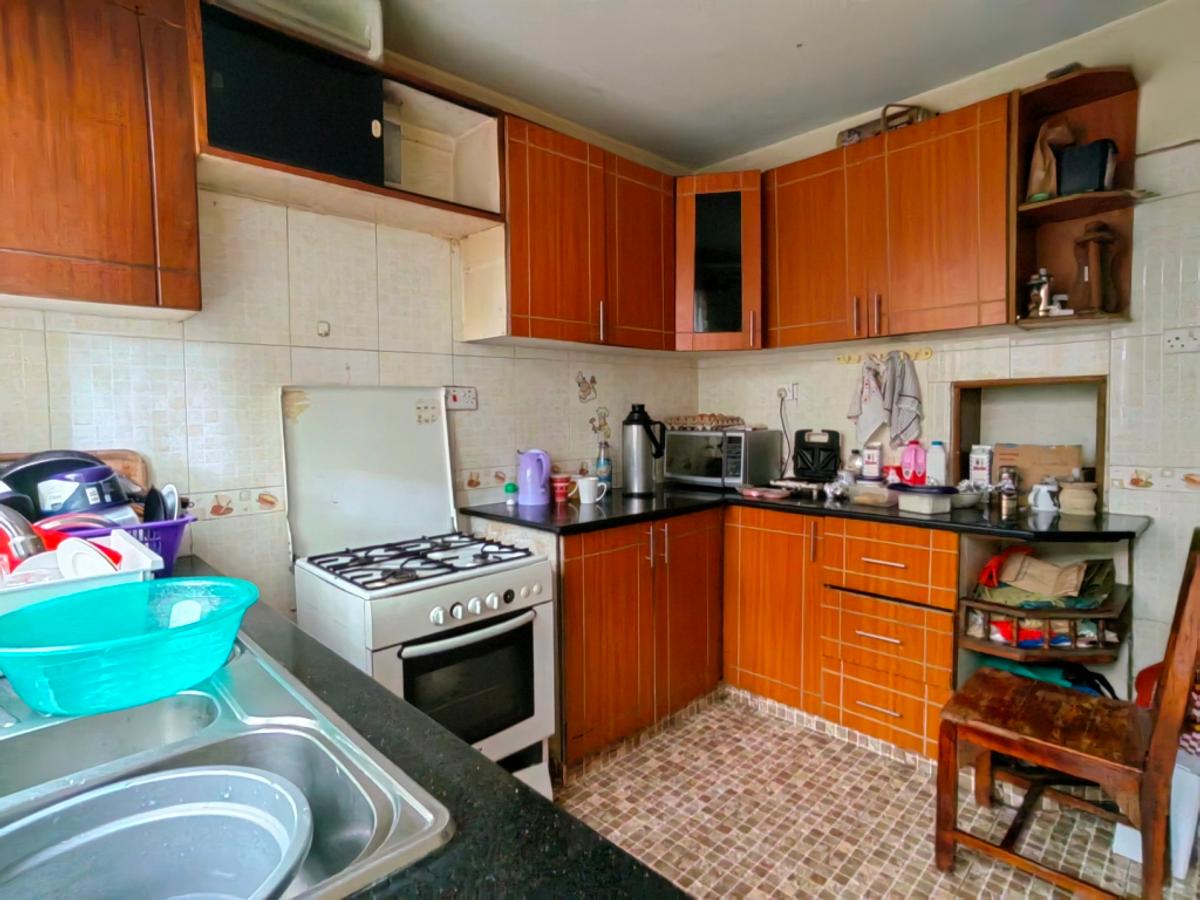 4 Bed Townhouse with En Suite at Near Boma Hotel - 10