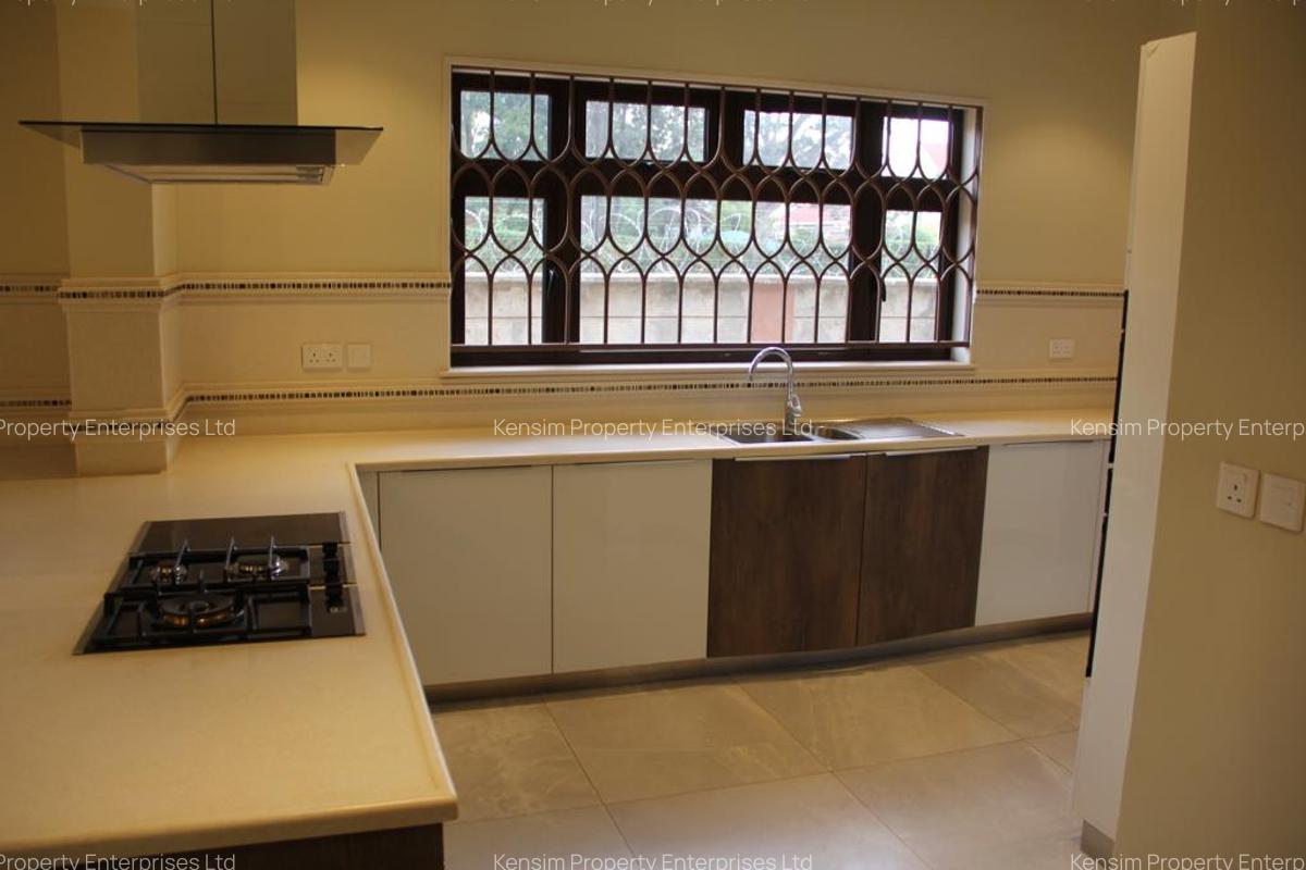 5 Bed House with En Suite in Runda - 8