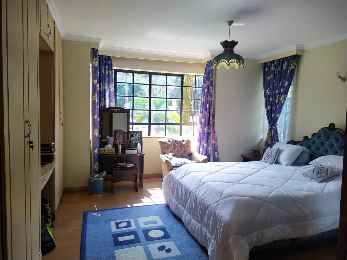 4 Bed House with En Suite in Lavington - 18