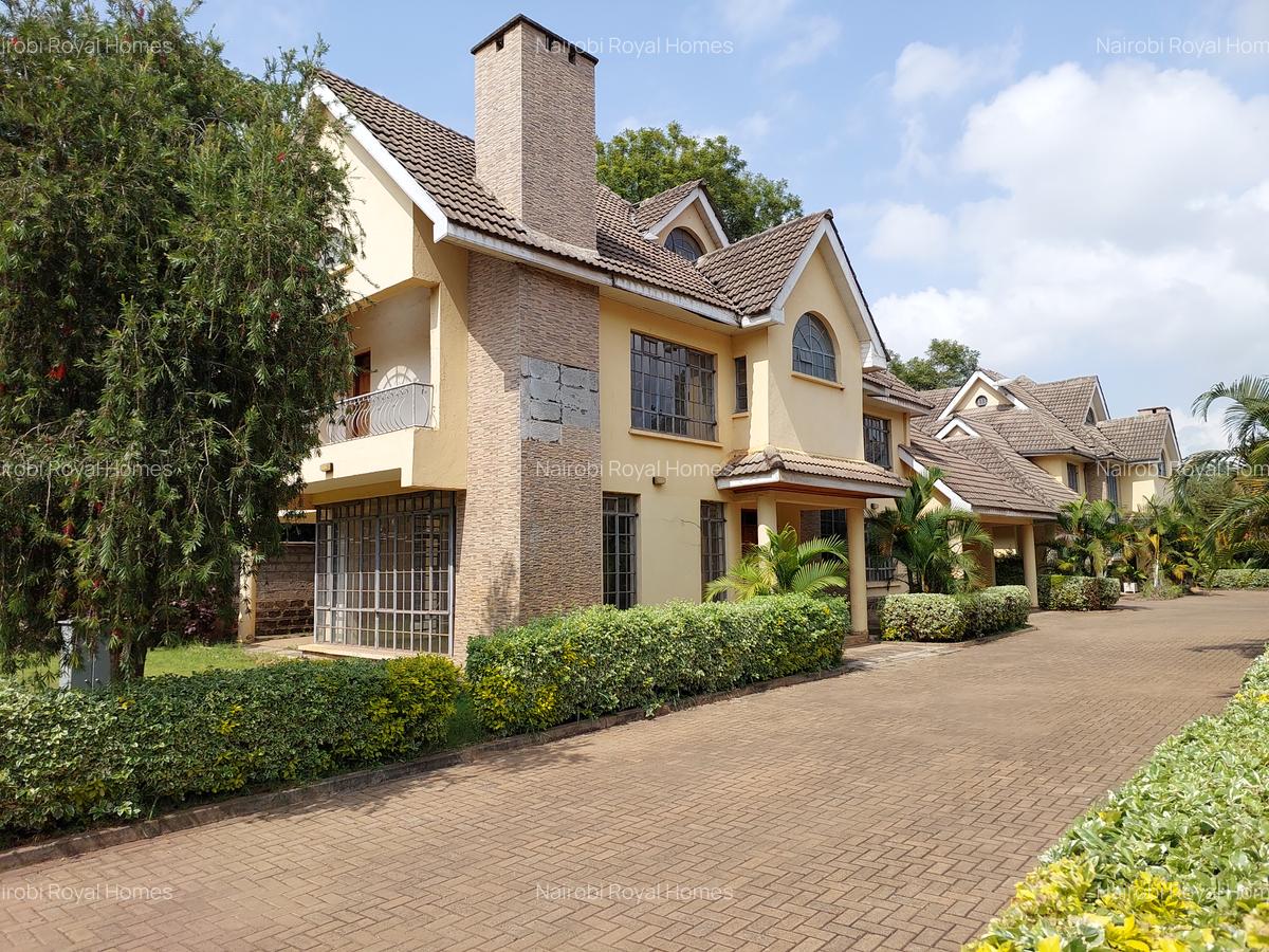 5 Bed Townhouse with En Suite at Lavington Road - 5