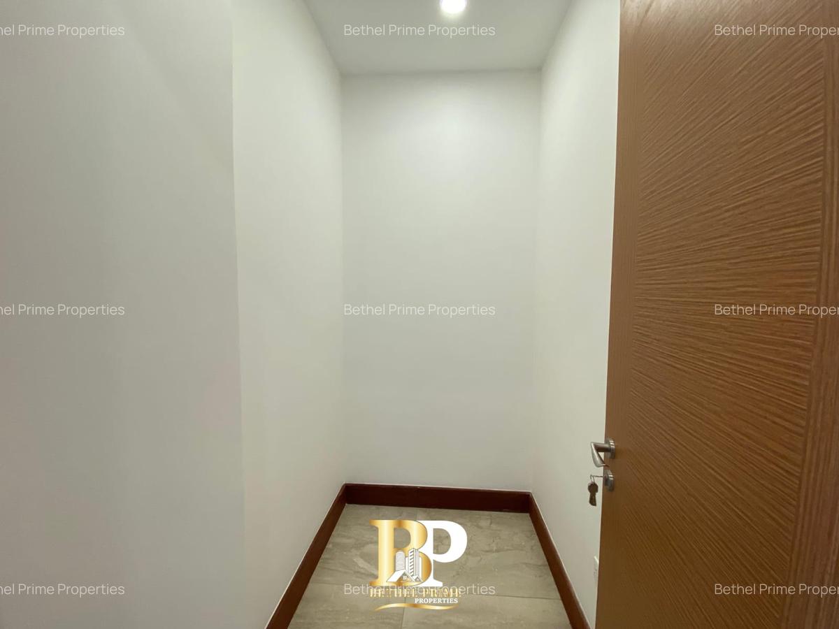 4 Bed Apartment with En Suite in Parklands - 17