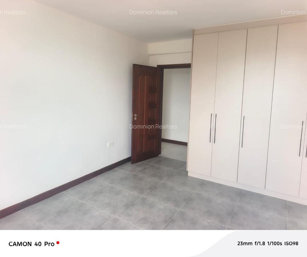 3 Bed Apartment with En Suite in Parklands - 5