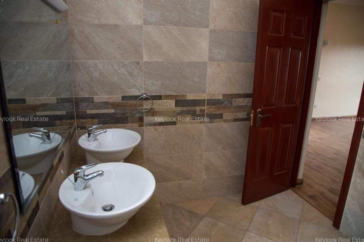 3 Bed Apartment with En Suite at Riverside Drive - 10