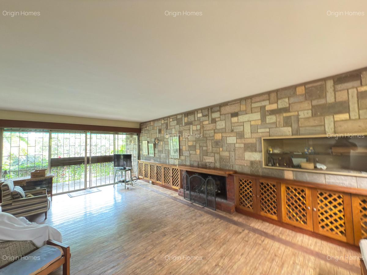 4 Bed House with En Suite at Lavington - 5