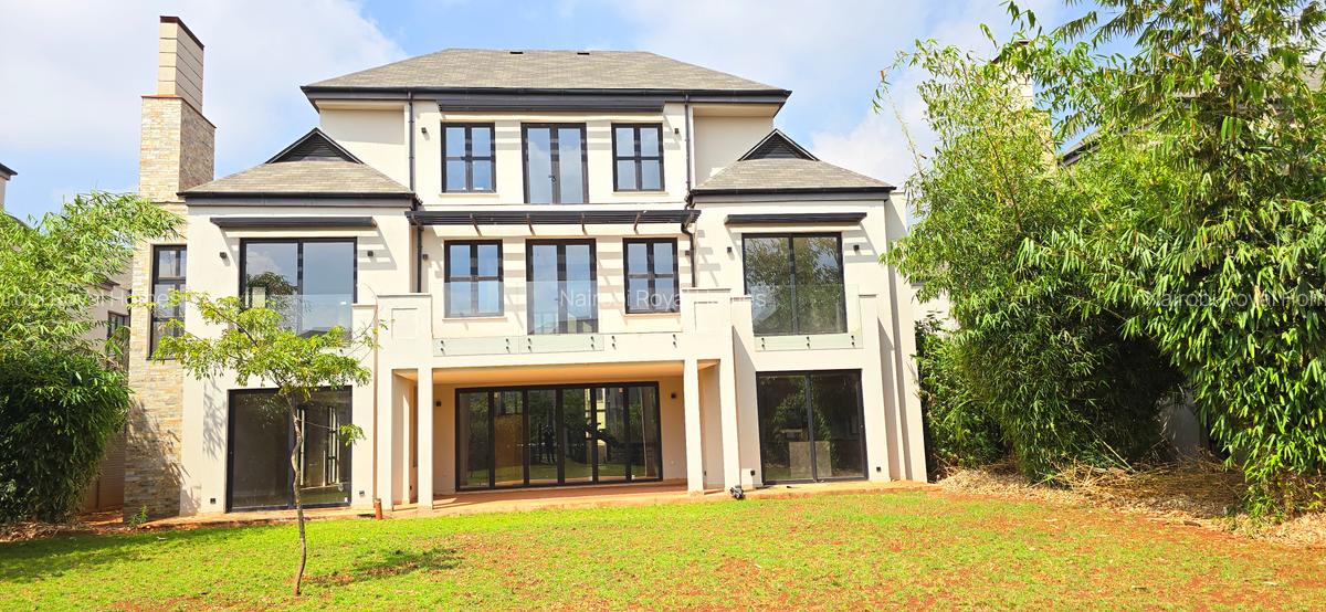 4 Bed House with En Suite at Palm Valley - 2