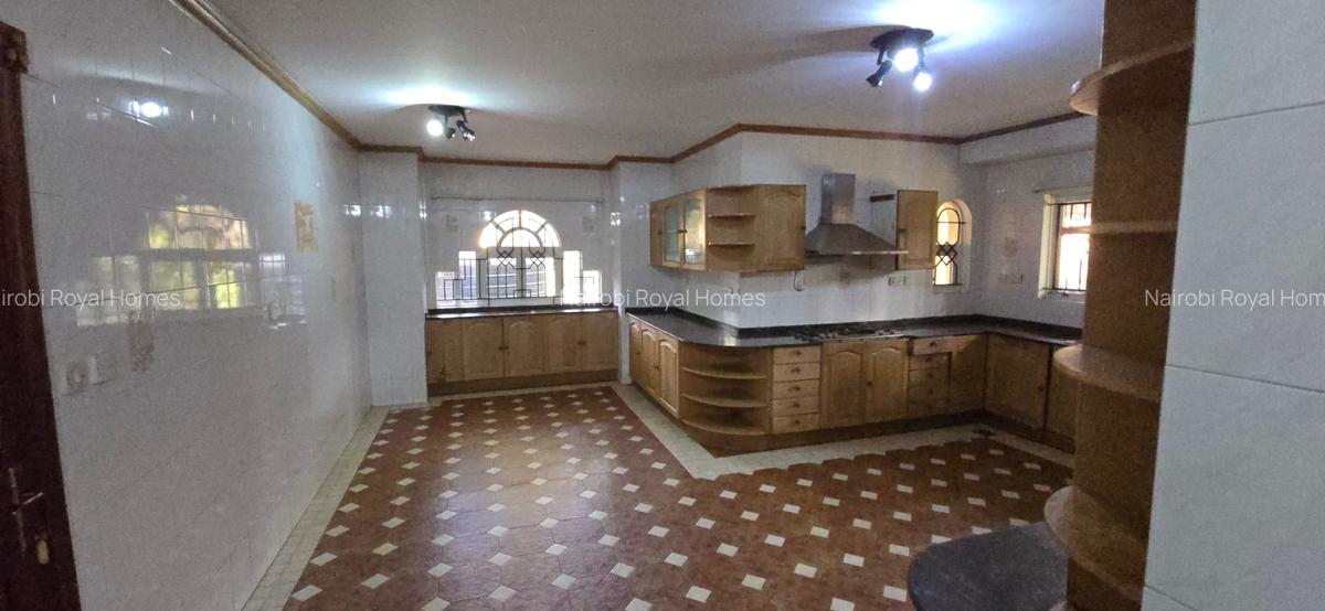 5 Bed House with En Suite at Hillview Clozse - 16