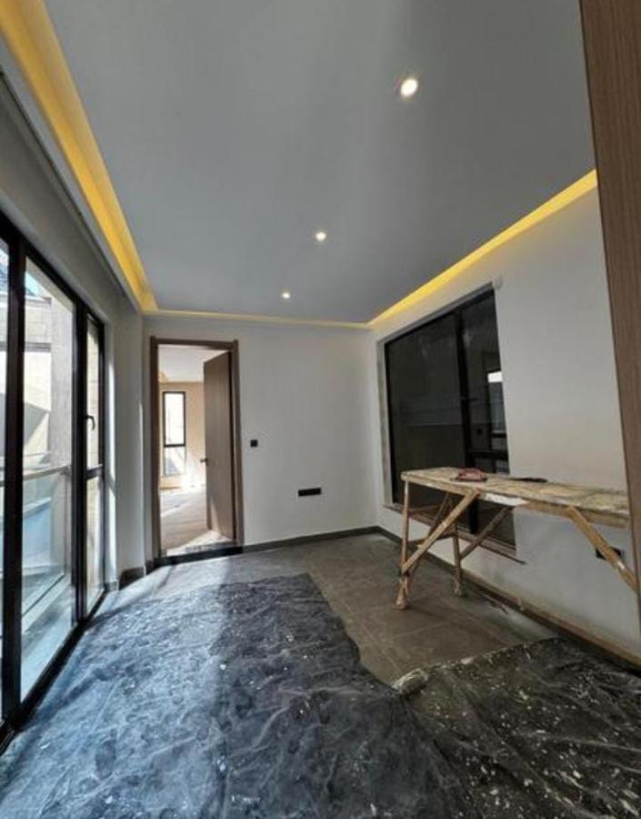 6 Bed Villa with En Suite in Nyari - 6