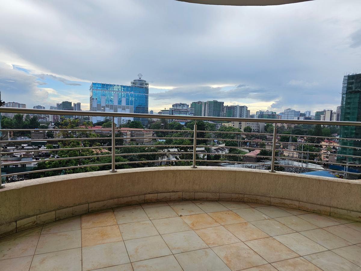 3 Bed Apartment with En Suite at Parklands - 20