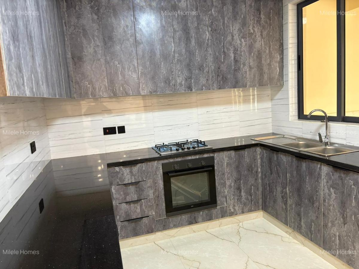 4 Bed Townhouse with En Suite in Banana - 13