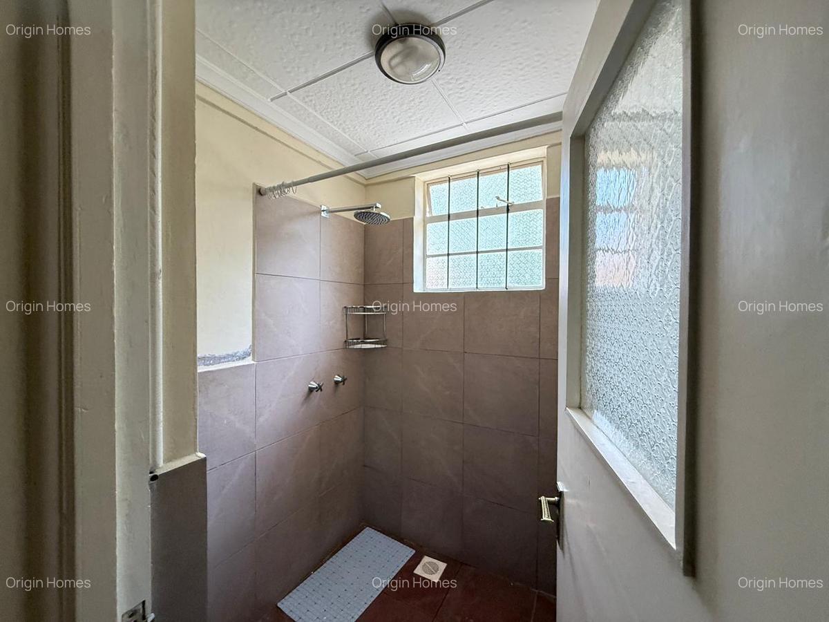 5 Bed House with En Suite at Lavington - 16