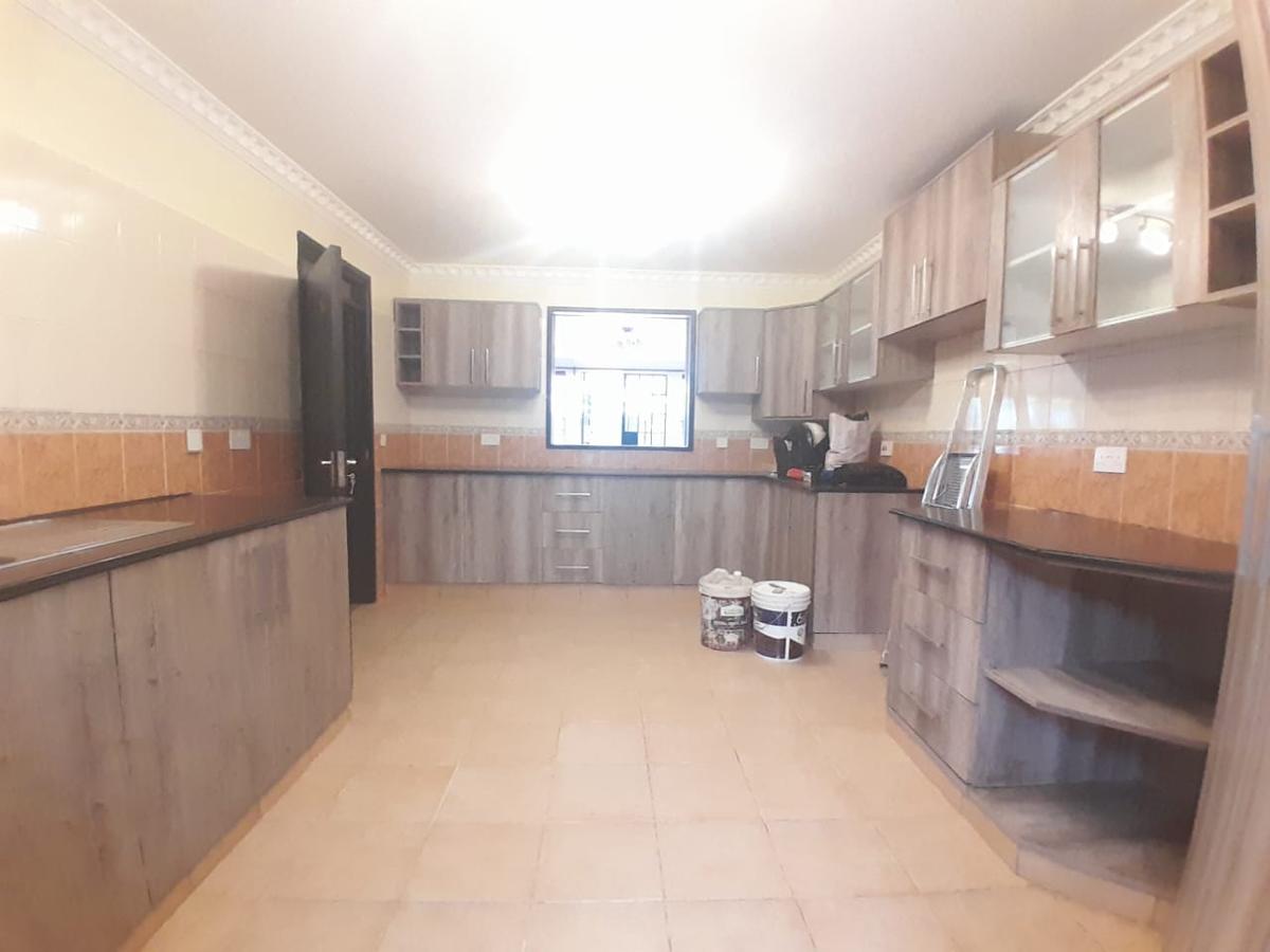 5 Bed Townhouse with En Suite at Convent Drive - 14