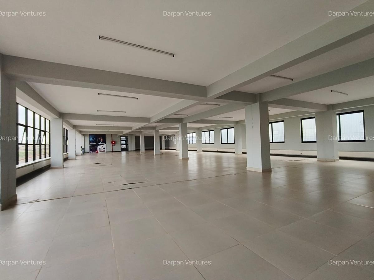 5,000 ft² Office with Service Charge Included in Tatu City - 3