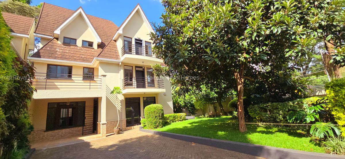 5 Bed Townhouse with En Suite at Lavington Green - 3