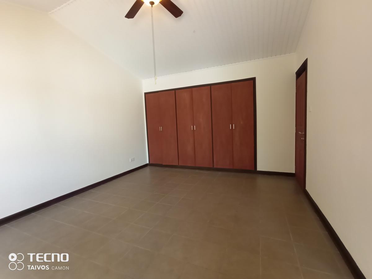 4 Bed Townhouse with En Suite at Muthaiga - 15