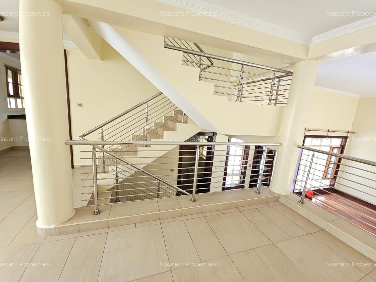 4 Bed Townhouse with En Suite in Kyuna - 9