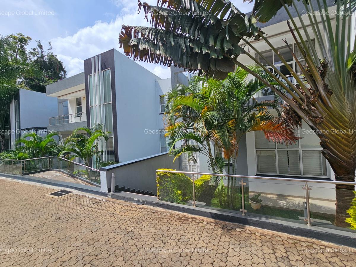 4 Bed Townhouse with En Suite in Spring Valley - 1