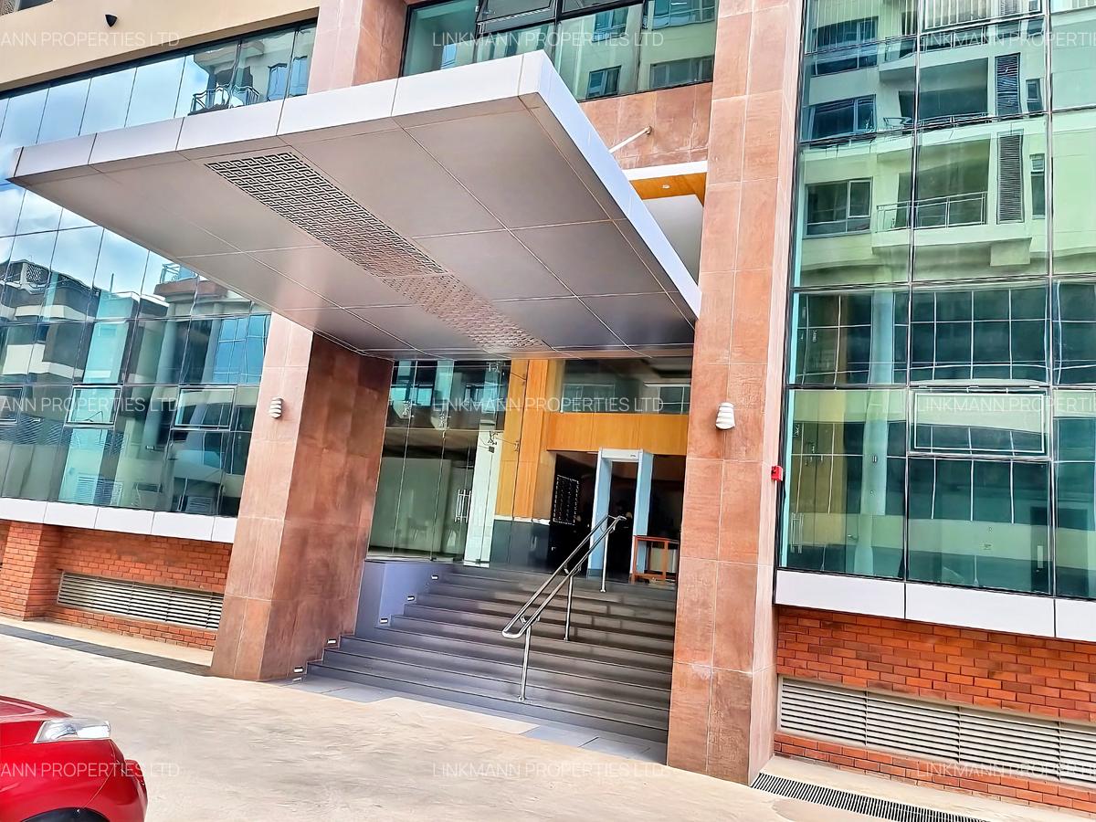 4,100 ft² Office with Service Charge Included in Parklands - 12