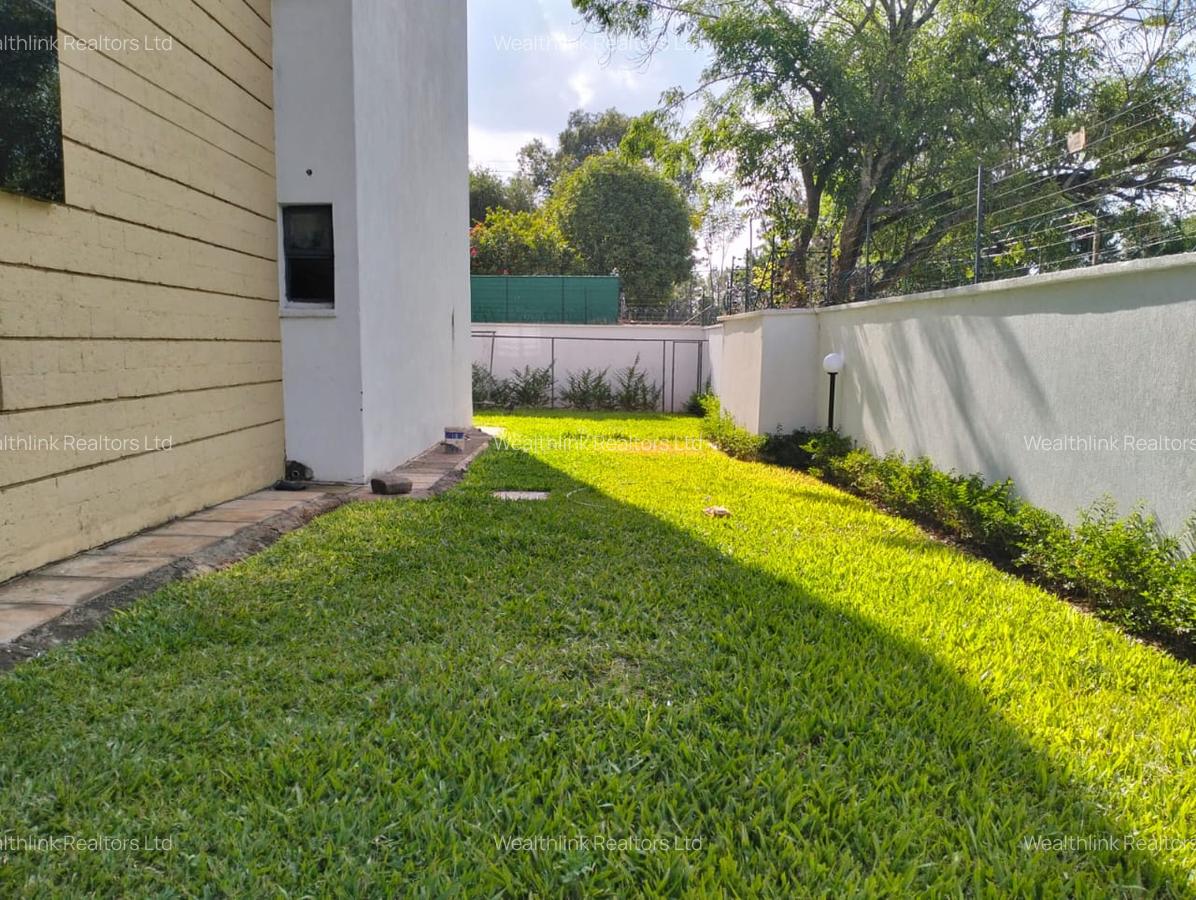 4 Bed Townhouse with En Suite at Lavington - 15