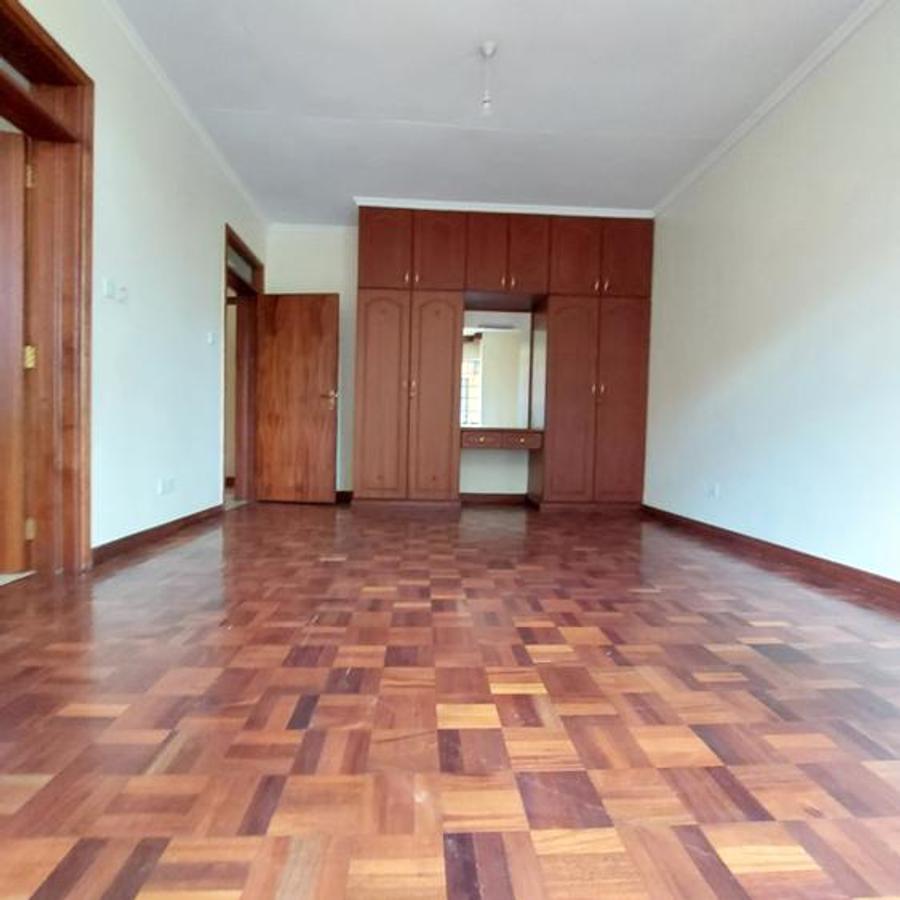 5 Bed Townhouse with En Suite at Lavington - 9