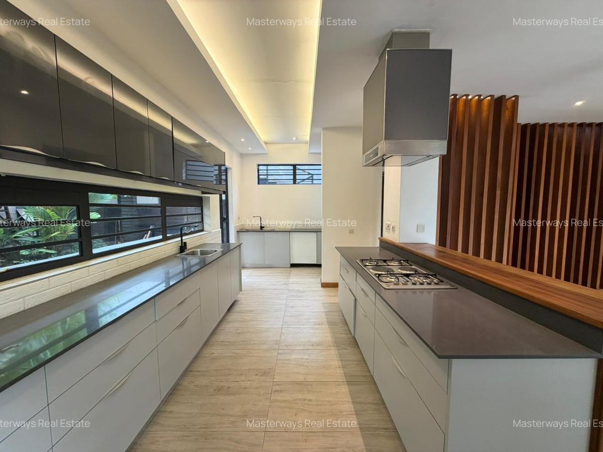 3 Bed House with En Suite in Rosslyn - 4