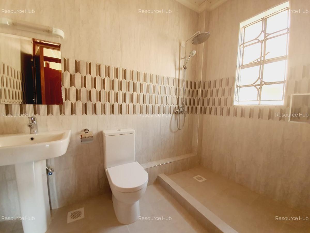 4 Bed Townhouse with En Suite at Riverside - 15