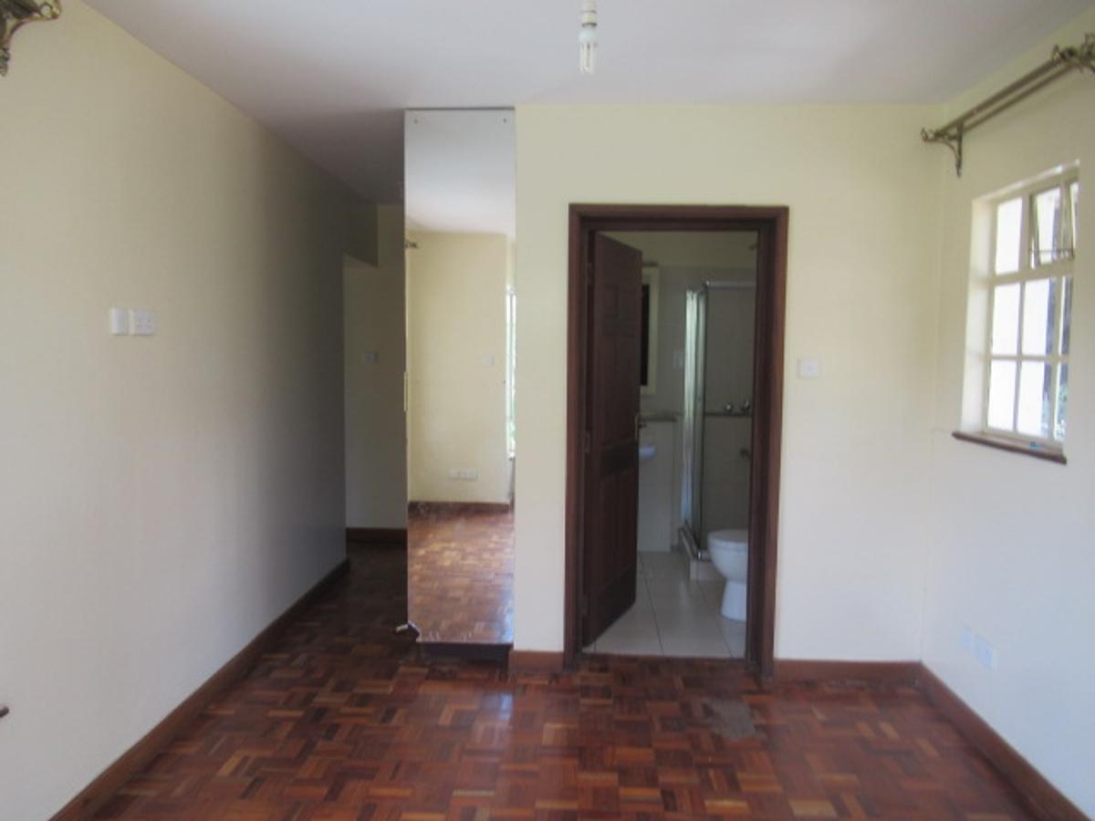 5 Bed Townhouse with En Suite at Lavington - 16