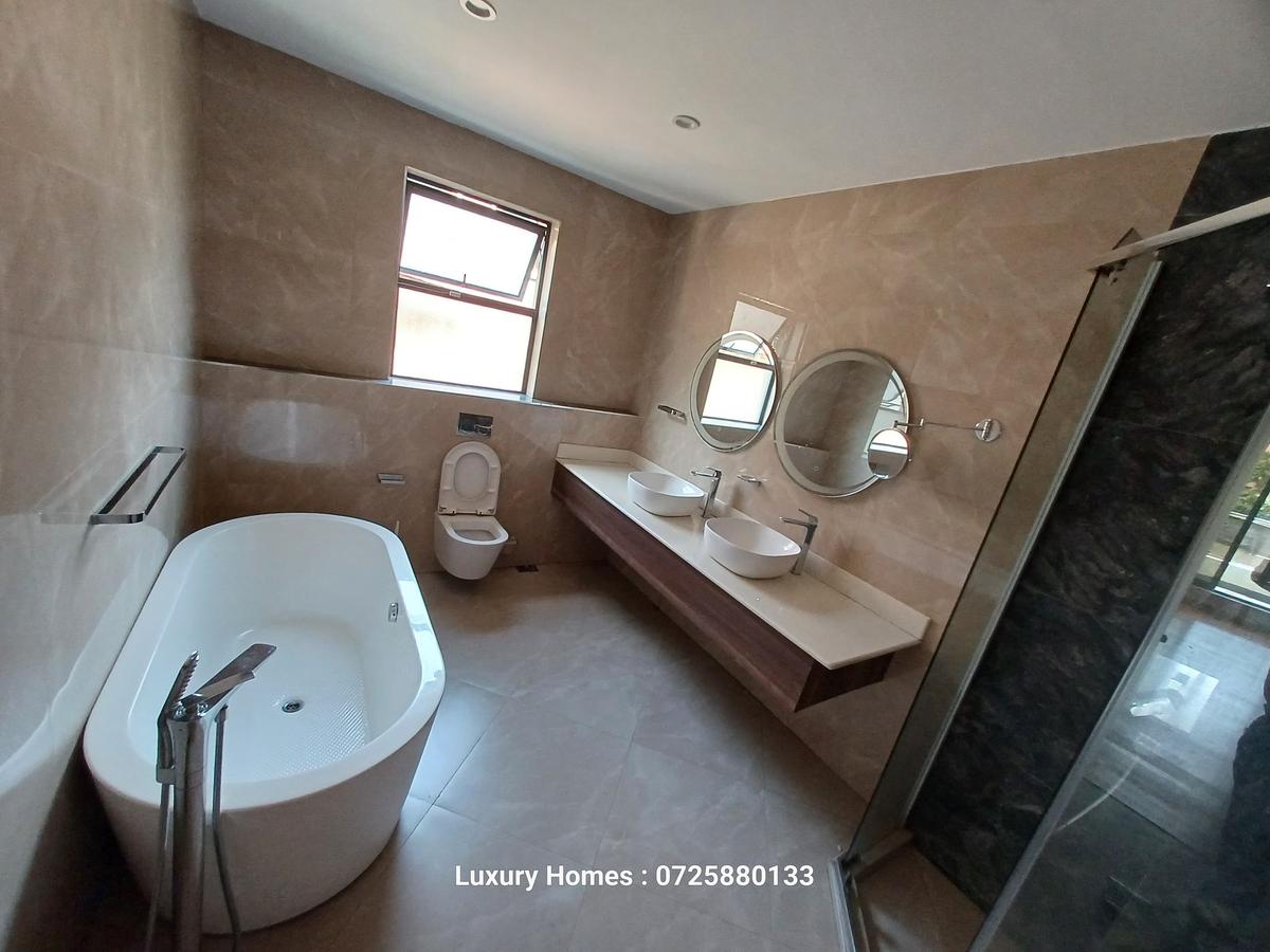 5 Bed Townhouse with En Suite in Lavington - 2