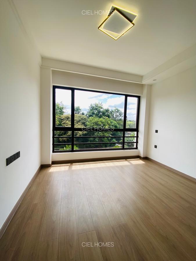 2 Bed Apartment with Swimming Pool in Riverside - 7